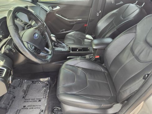 Used 2017 Ford Focus Titanium FWD image 12