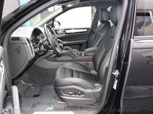 Used 2022 Porsche Cayenne Platinum Edition AWD/4WD image 26