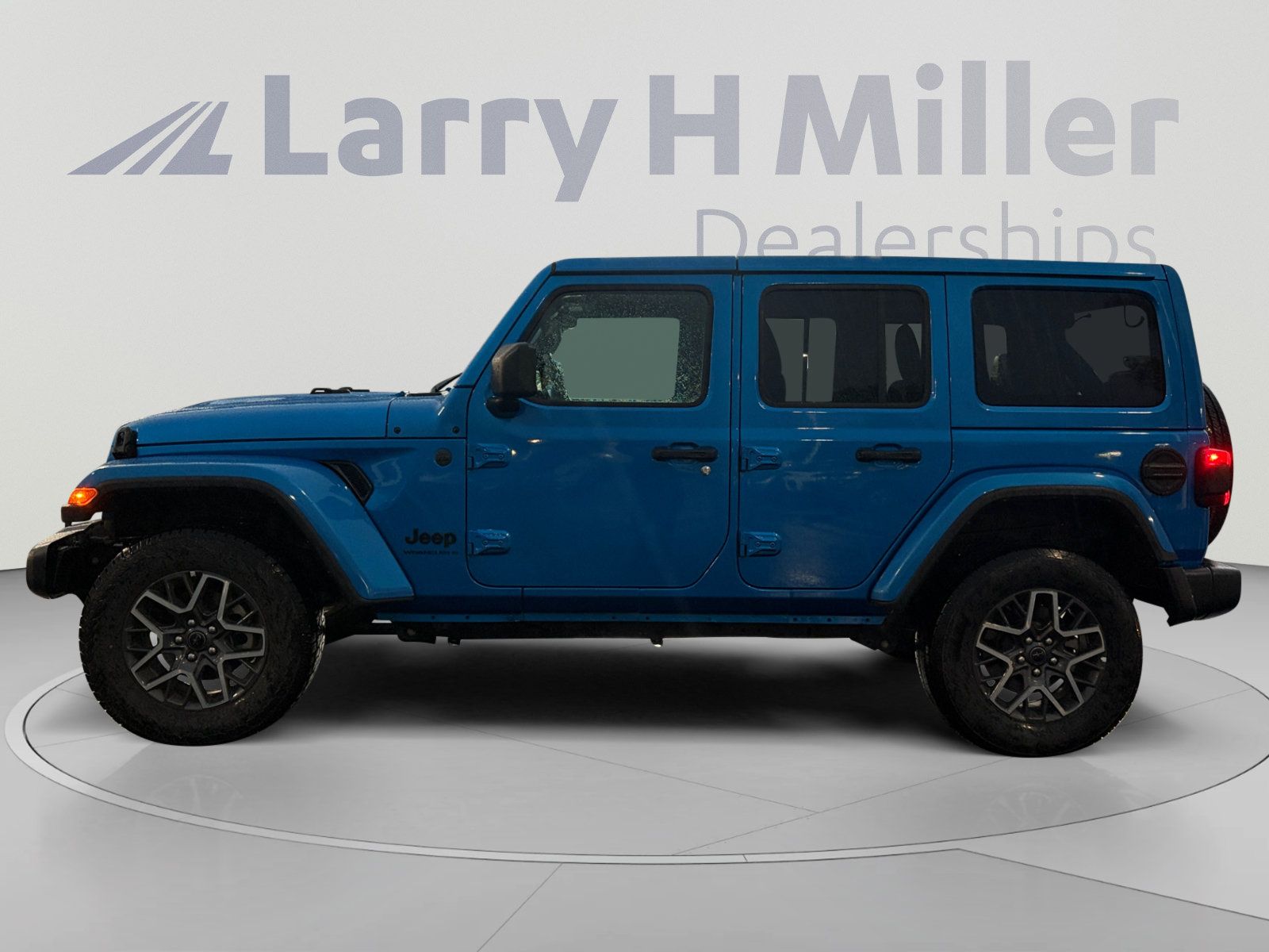 Used 2025 Jeep Wrangler Unlimited Sahara AWD/4WD image 2