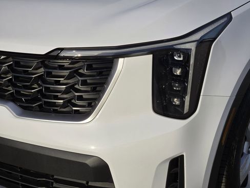 New 2025 Kia Sorento LX FWD image 7