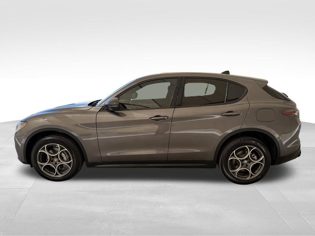 New 2025 Alfa Romeo Stelvio Sprint w/ Convenience Package AWD/4WD image 5