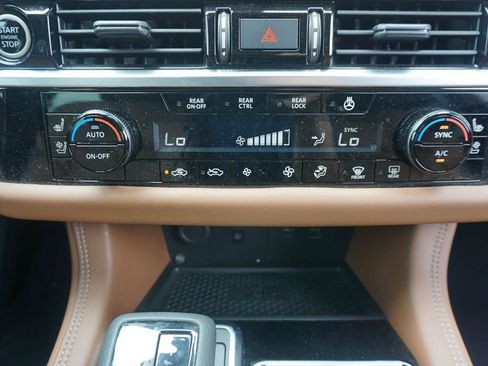 Used 2023 Nissan Pathfinder Platinum FWD image 12