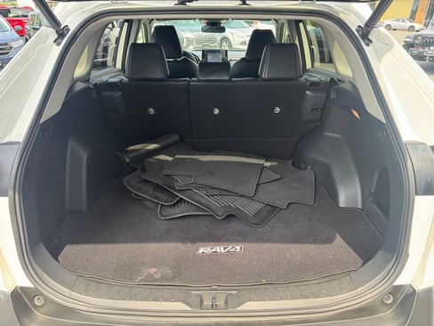 Used 2019 Toyota RAV4 XLE Premium FWD image 9