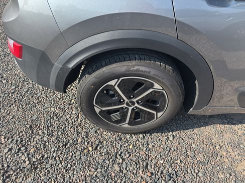 Used 2025 Kia Niro LX FWD image 4