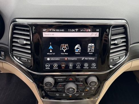 Used 2020 Jeep Grand Cherokee Limited w/ Luxury Group II image 18