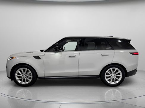 Used 2024 Land Rover Range Rover Sport SE image 2