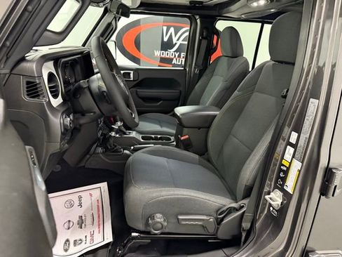 Used 2024 Jeep Gladiator Sport image 11