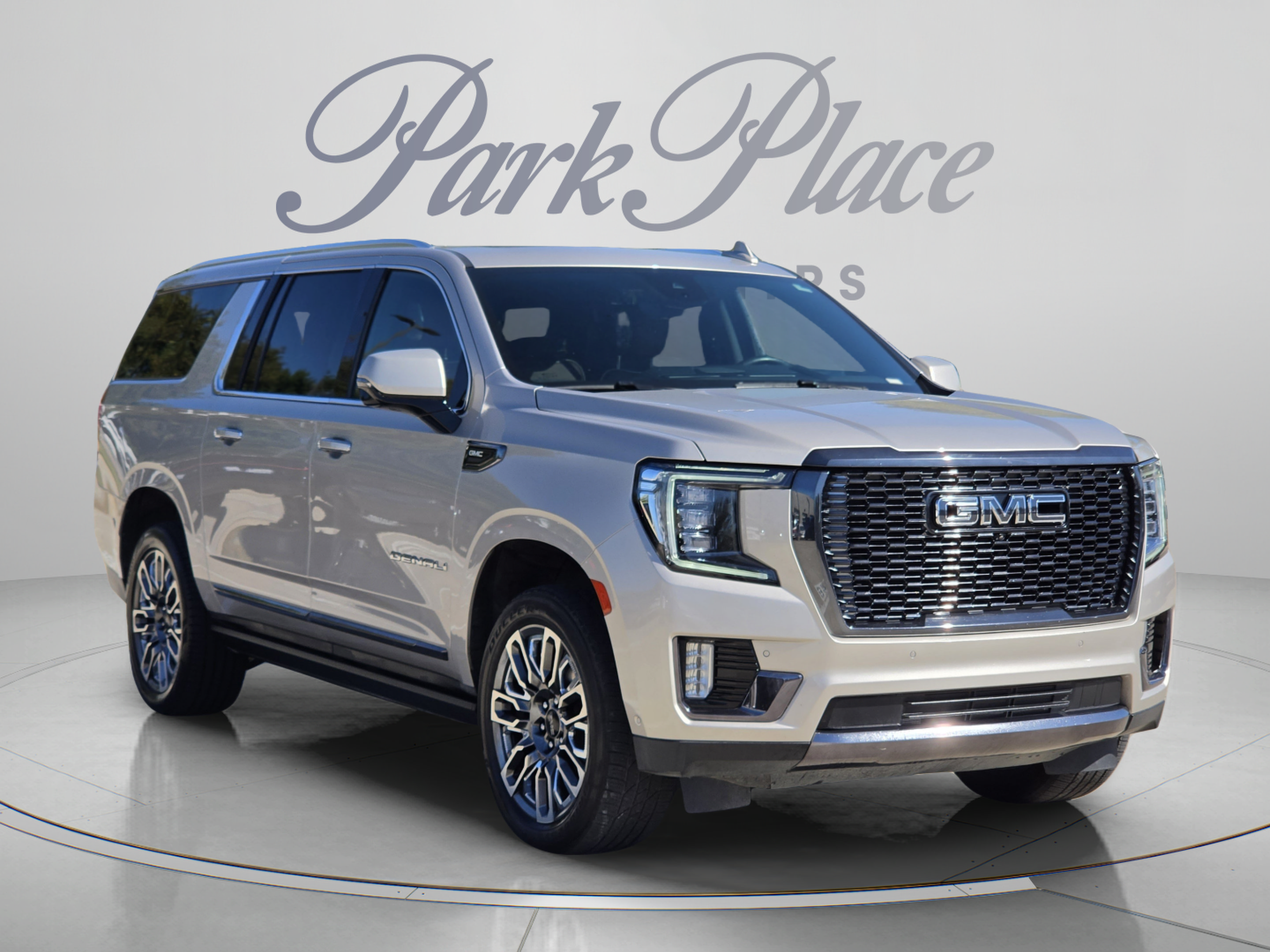Used 2024 GMC Yukon XL Denali Ultimate AWD/4WD image 4