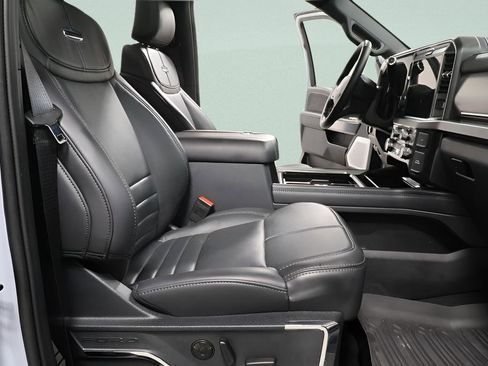 Used 2025 Ford F450 Platinum w/ FX4 Off-Road Package image 32