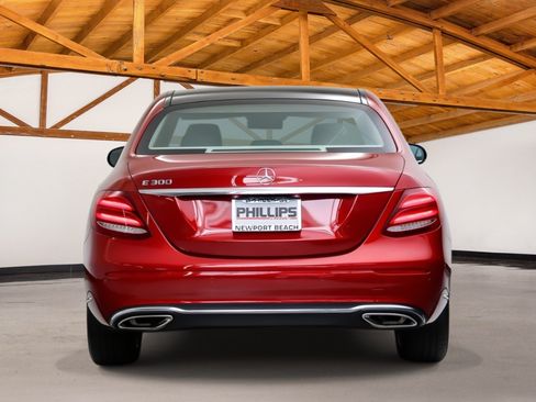 Used 2017 Mercedes-Benz E 300 image 4