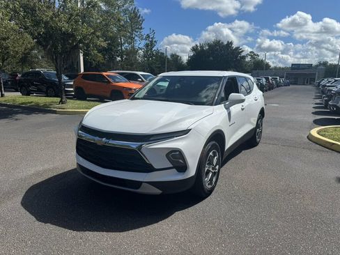 Used 2025 Chevrolet Blazer LT FWD image 1
