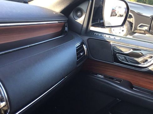 Used 2024 Lincoln Navigator Reserve image 25