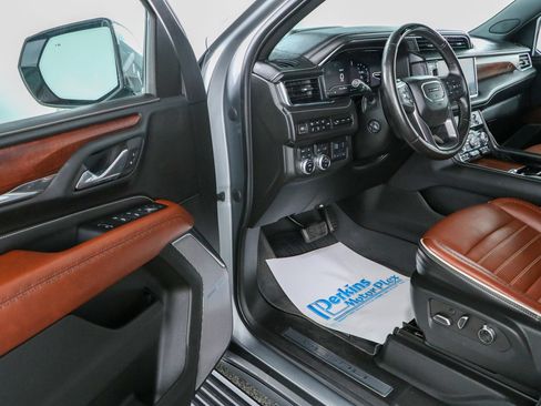 Used 2023 GMC Yukon Denali Ultimate AWD/4WD image 3