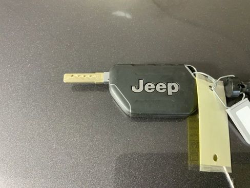 Used 2025 Jeep Wrangler Unlimited Sahara w/ Technology Group AWD/4WD image 40