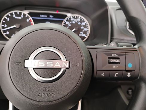 Used 2024 Nissan Rogue SV FWD image 18