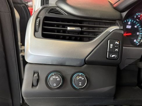 Used 2020 Chevrolet Suburban LT image 18