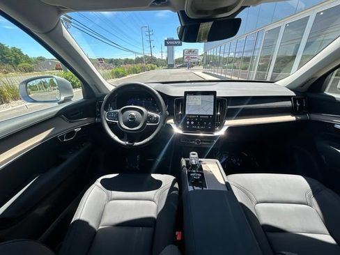 Certified 2025 Volvo XC90 B6 Plus AWD/4WD image 19