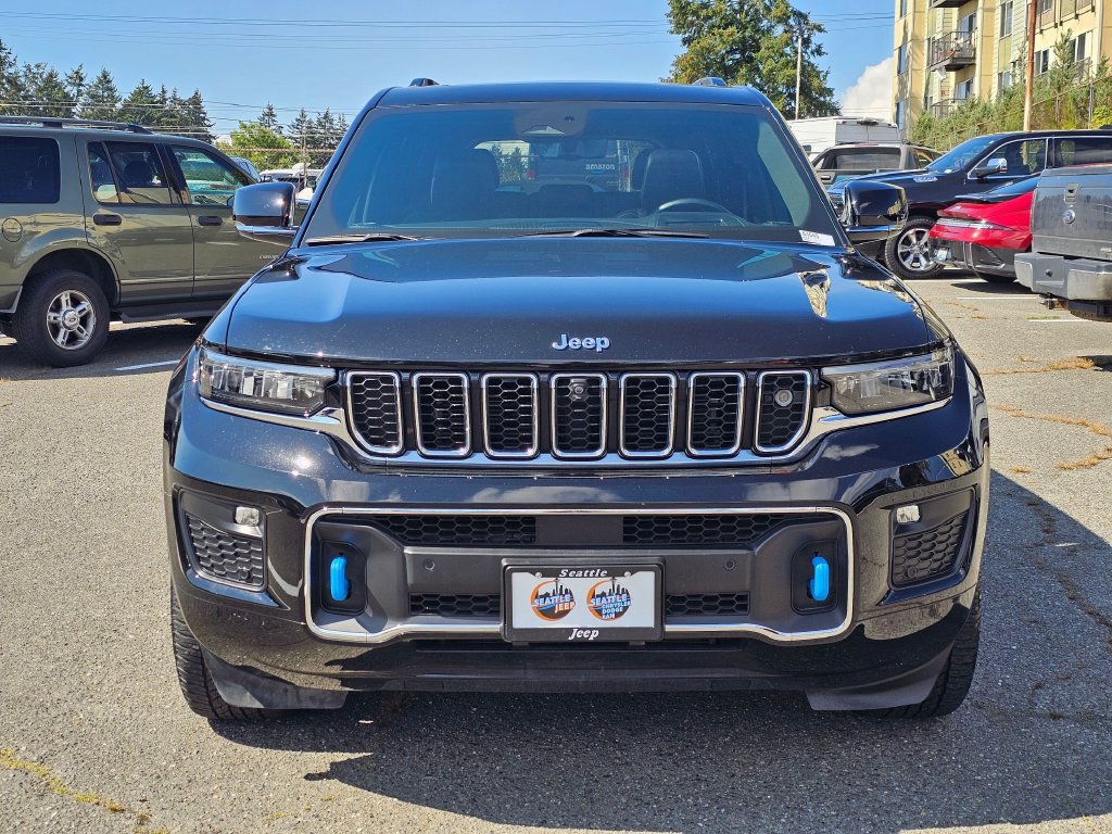 Used 2023 Jeep Grand Cherokee Overland w/ Advanced Protech Group III AWD/4WD image 3