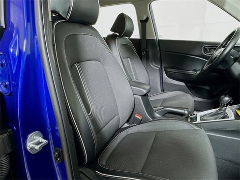 Used 2023 Hyundai Venue Limited image 28