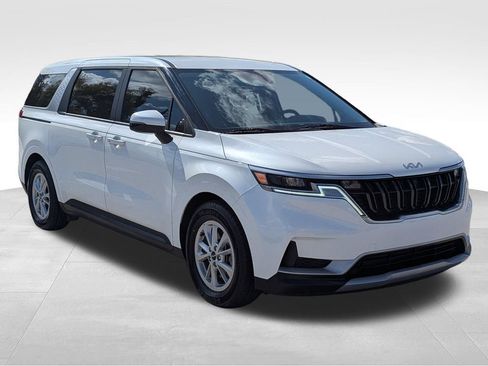 Certified 2024 Kia Carnival LX image 2