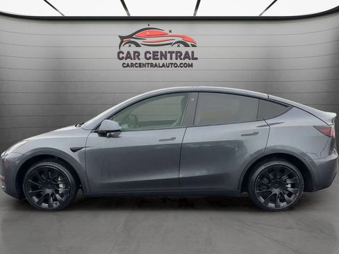 Used 2022 Tesla Model Y Long Range image 2