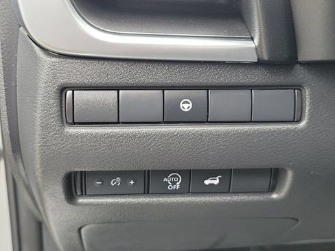 Used 2025 Nissan Rogue SV FWD image 22