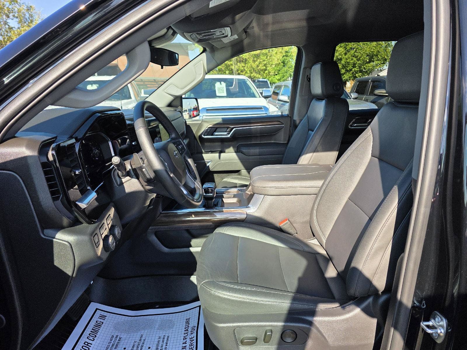 Used 2026 Chevrolet Silverado 1500 LT Trail Boss w/ Convenience Package II AWD/4WD image 8