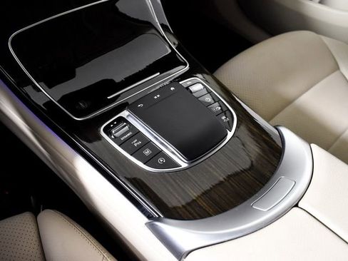 Certified 2022 Mercedes-Benz GLC 300 w/ Premium Package Lite image 24