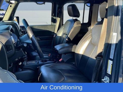 Used 2018 Jeep Wrangler Unlimited Sahara image 16