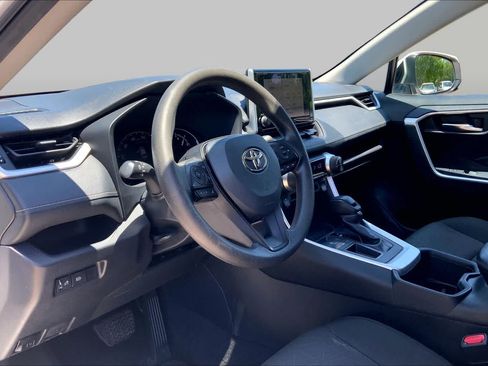 Used 2024 Toyota RAV4 XLE FWD image 17