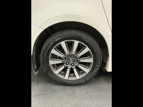 Used 2018 Toyota Sienna Limited Premium w/ Protection Package FWD image 46