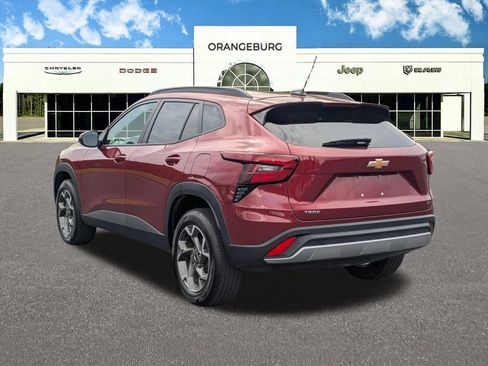 Used 2025 Chevrolet Trax LT FWD image 5