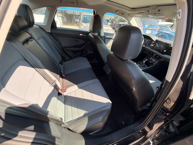 Used 2025 Volkswagen Jetta SE FWD image 30