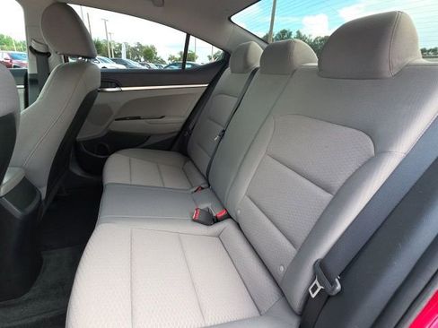 Used 2019 Hyundai Elantra SE w/ Cargo Package FWD image 6