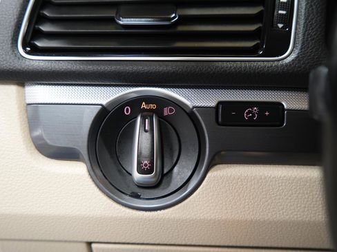 Used 2018 Volkswagen Passat 2.0T R-Line w/ R-Line Lighting Package image 26