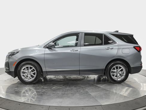 Used 2024 Chevrolet Equinox LS w/ LS Convenience Package FWD image 2