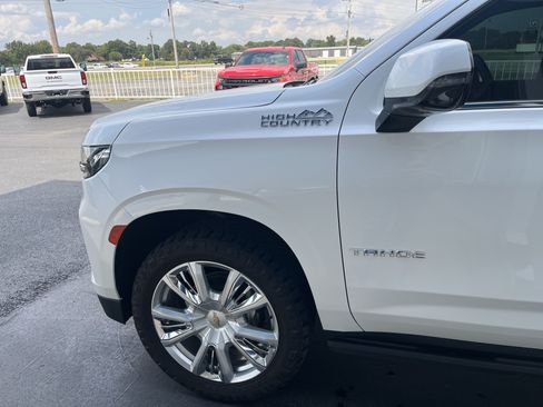 Used 2021 Chevrolet Tahoe High Country w/ Premium Package AWD/4WD image 2