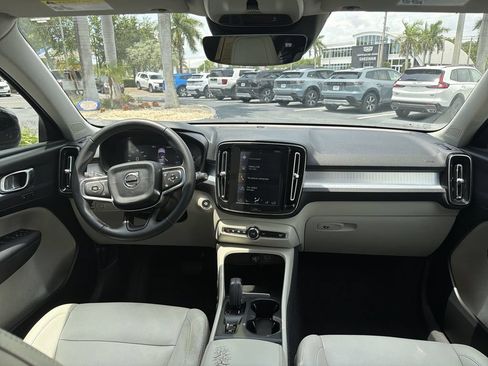 Used 2020 Volvo XC40 T5 Momentum w/ Protection Package Premier AWD/4WD image 10