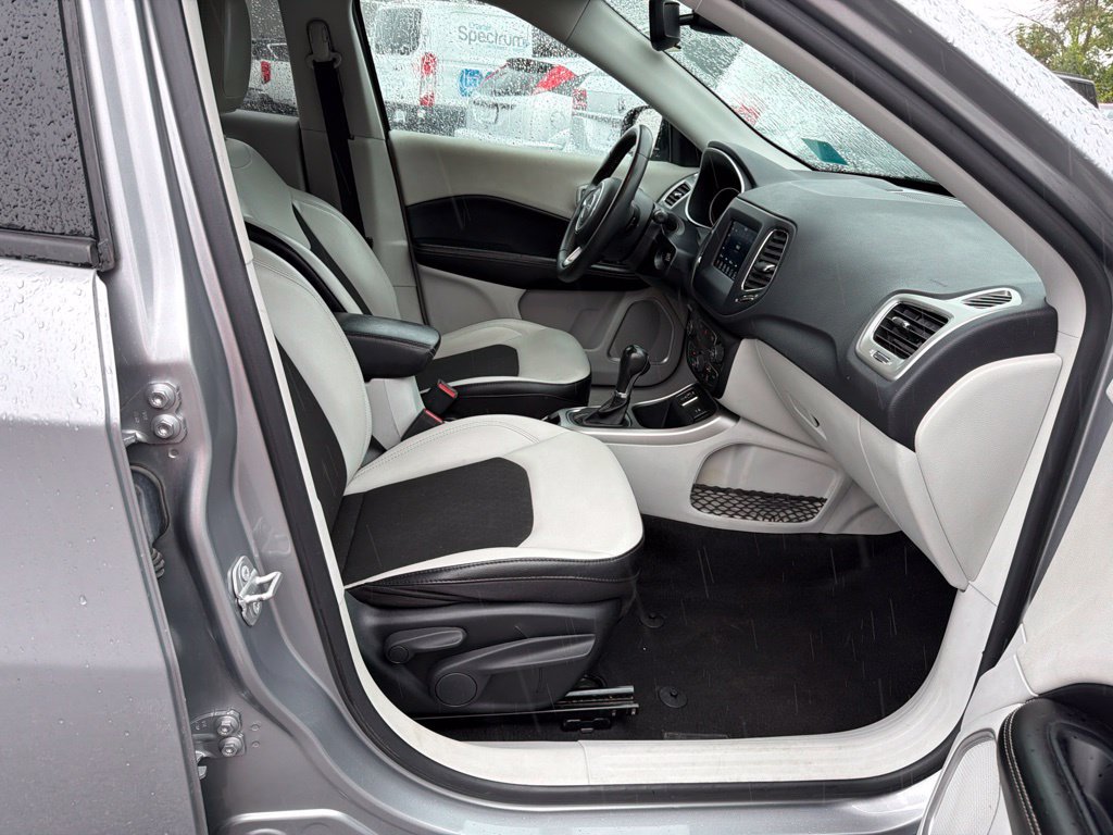 Used 2021 Jeep Compass Latitude FWD image 17