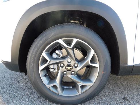 New 2026 Chevrolet Trax LT w/ Driver Confidence Package FWD image 10