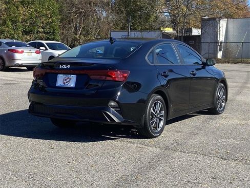 Used 2023 Kia Forte LXS w/ LXS Technology Package image 3