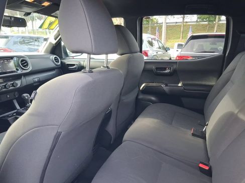 Used 2017 Toyota Tacoma TRD Sport w/ Tow Package RWD image 9