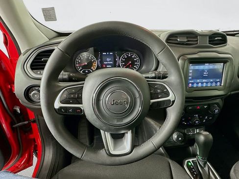 Used 2019 Jeep Renegade Latitude w/ Popular Equipment Group image 12