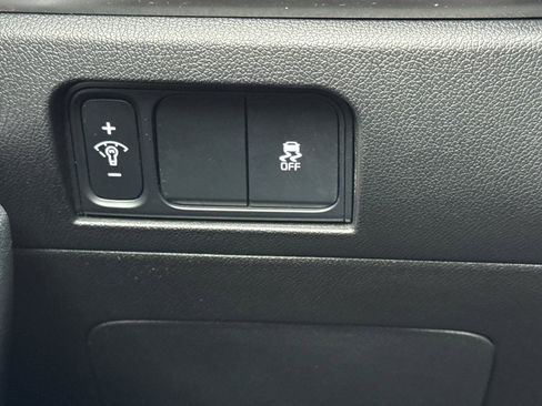 Used 2024 Kia Sorento S image 32