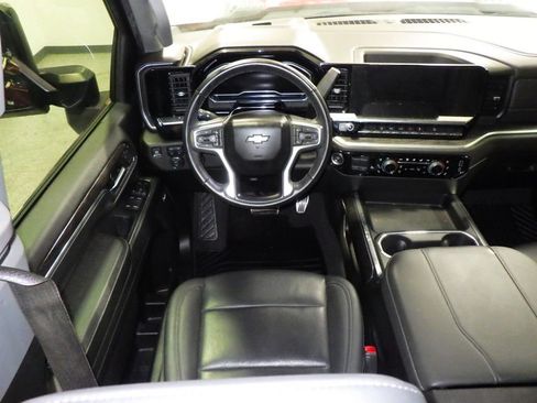 Used 2024 Chevrolet Silverado 2500 LTZ w/ LTZ Convenience Package AWD/4WD image 9
