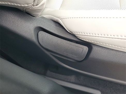 New 2025 Kia Telluride S image 9