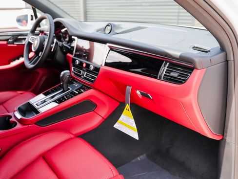 New 2025 Porsche Macan S image 27