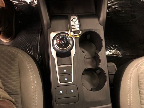 Used 2022 Ford Escape SE w/ SE Sport Appearance Package image 24