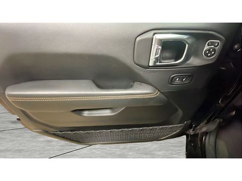 Used 2025 Jeep Wrangler Unlimited Sahara w/ Safety Group image 10