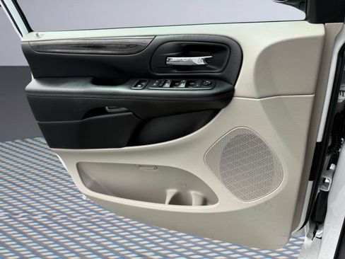 Used 2019 Dodge Grand Caravan SE w/ UConnect Hands-Free Group FWD image 20